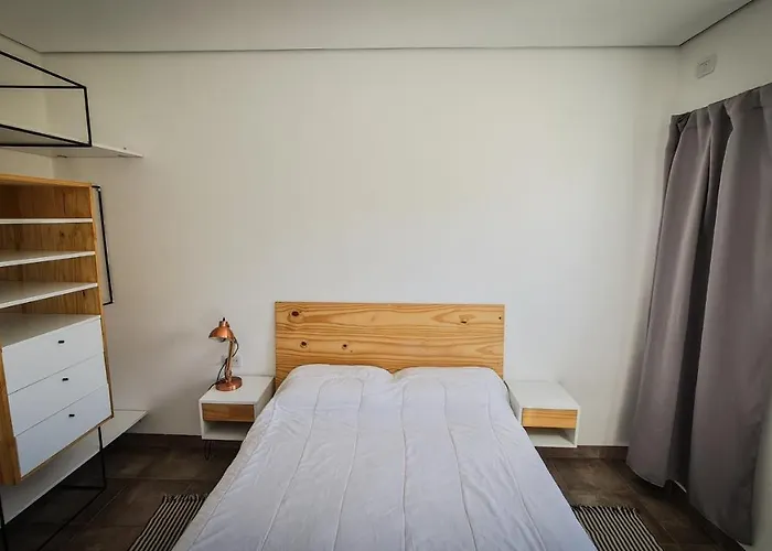 Casa D, Moderna De 2 Habitaciones Con Jardin En Barrio De Profesionales