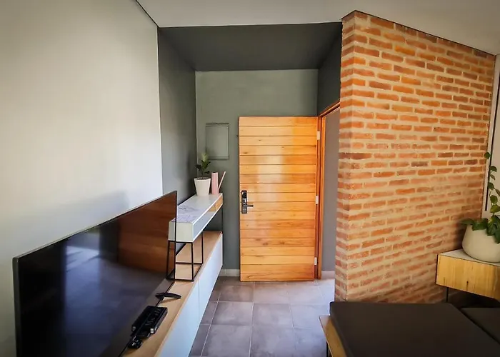 Casa D, Moderna De 2 Habitaciones Con Jardin En Barrio De Profesionales
